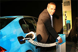 Better Place Israel CEO Moshe Kaplinsky, displays the first electric parking lot in Israel at the Cinema City parking lot in Pi-Glilot.