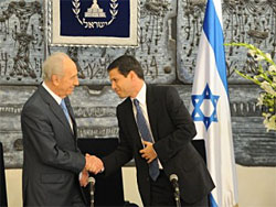 Founder and CEO Shai Agassi with President Shimon Peres