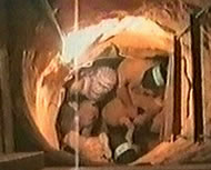Palestinians smuggling weapons through tunnels