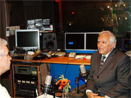 Menashe Amir and David Essing in IsraCast Studios (©IsraCast)