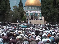 Muslim prayer at al-Aqsa Mosque on the Temple Mount (photo credit: iTravelJerusalem)